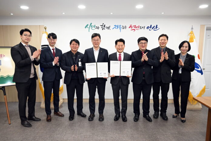 2.안산시-중소벤처기업인증원, ESG 활성화 업무협약 체결(1)(안산시는 지난 5일 중소벤처기업인증원과 ESG 활성화 업무협약을 체결했다)