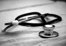 대체인력 급한 병원에 군의관 등 추가 배치…비상진료체계 강화 black and gray stethoscope