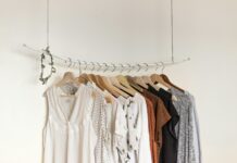 여름철 패션과 건강한 의류 선택법 assorted clothes in wooden hangers